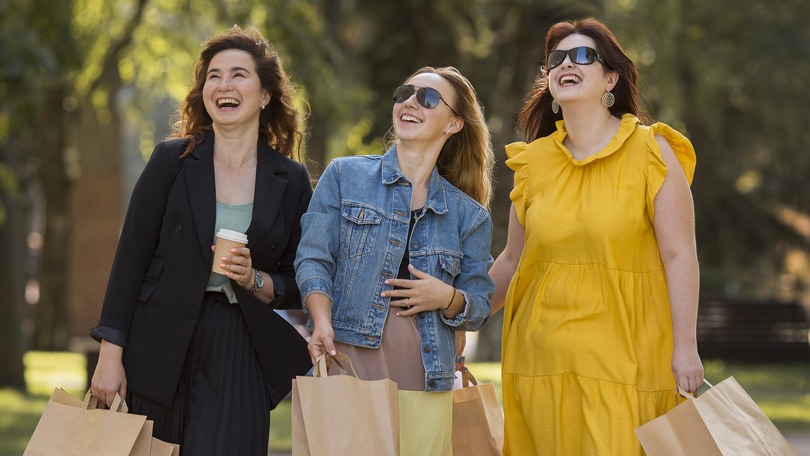 Top 10 Trendy Fashion Tips for Moms Over 30